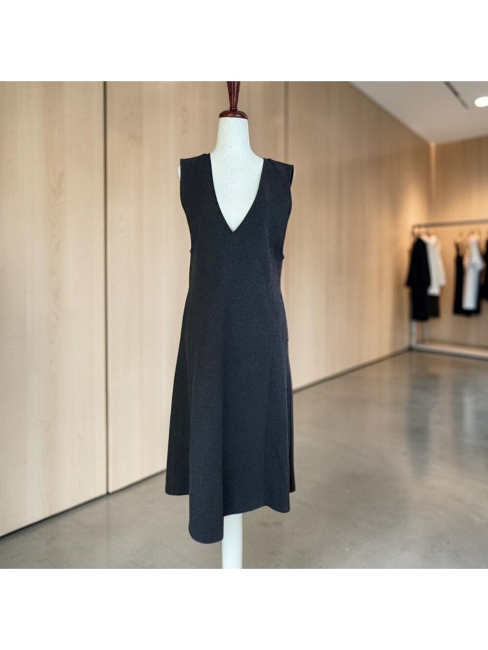 Uniqlo Women S Charcoal Gray Sleeveless Deep V Neck Jersey Midi Jumper Dress